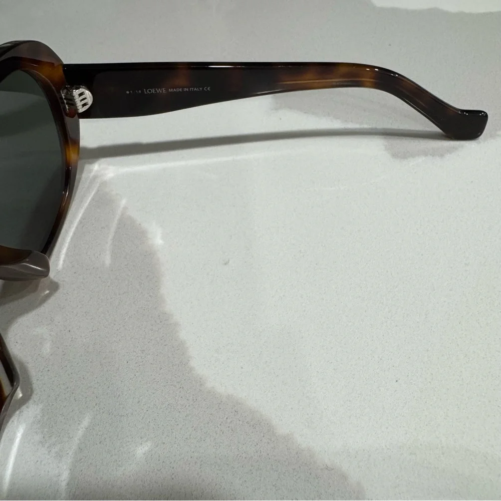 LOEWE Tortoiseshell Round Sunglasses - Picture 8 of 11